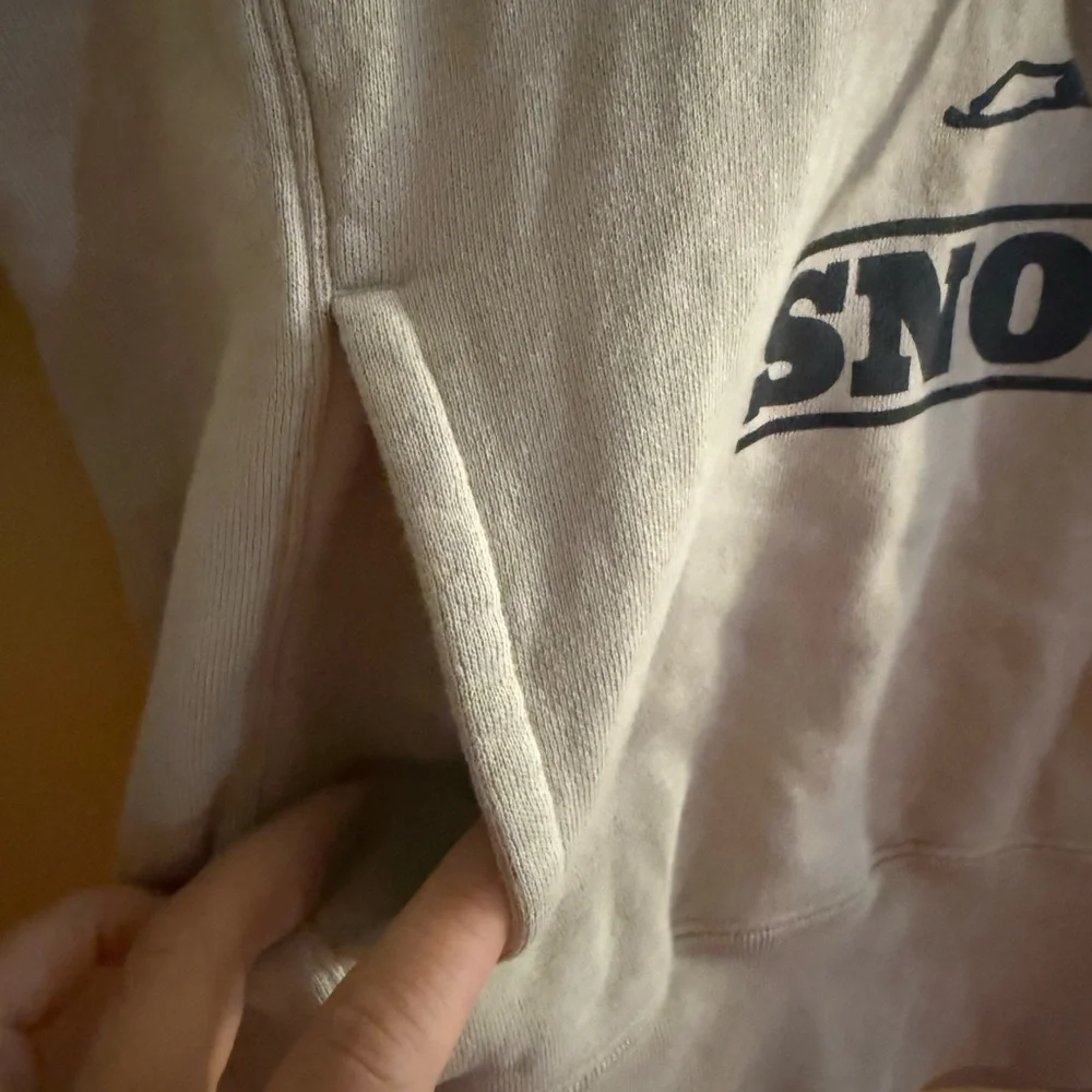 Uniqlo x Peanuts collection, featuring a graphic of Snoopy, xxs - Picture 9 of 11